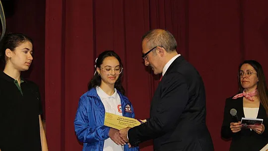 ÖZER OLGUN'DA ANLAMLI TİYATRO