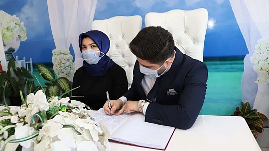 Başkan Otgöz, Sosyal Mesafeli Nikah Kıydı