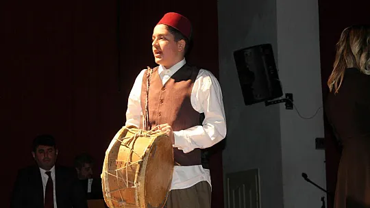 ÖZER OLGUN'DA ANLAMLI TİYATRO