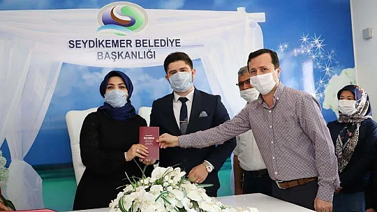 Başkan Otgöz, Sosyal Mesafeli Nikah Kıydı