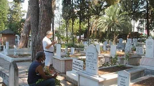 Arife günü mezarlıklar ziyaret edildi