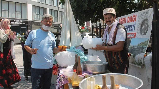 Arife günü mezarlıklar ziyaret edildi