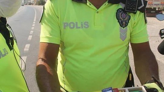 EMNİYET VE JANDARMADAN ŞEKERLİ KOLONYALI BAYRAM KUTLAMASI