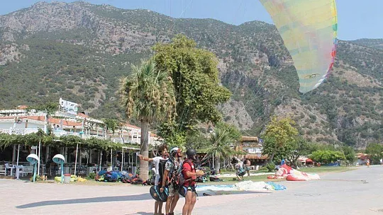 BAYRAMDA BABADAĞ'DAN ATLAYAN ATLAYANA