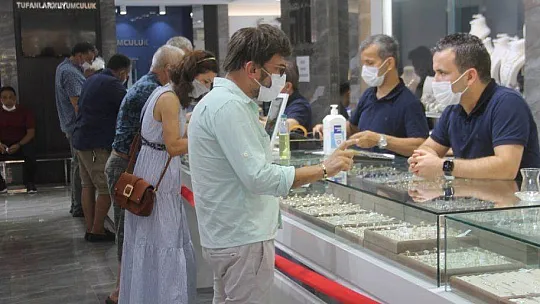 ALTIN REKOR ÜSTÜNE REKOR KIRIYOR