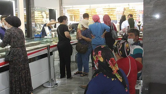 ALTIN REKOR ÜSTÜNE REKOR KIRIYOR