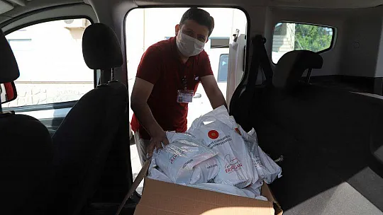 SEYDİKEMER'DE 65 YAŞ ÜSTÜ VATANDAŞLARA MASKE VE KOLONYA DAĞITIMI DEVAM EDİYOR