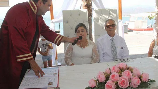 GÖRME ENGELLİ ÇİFT GÖNÜLLERİNİ BİRLEŞTİRDİ 