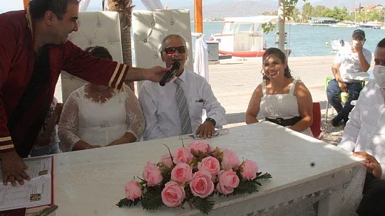 GÖRME ENGELLİ ÇİFT GÖNÜLLERİNİ BİRLEŞTİRDİ 