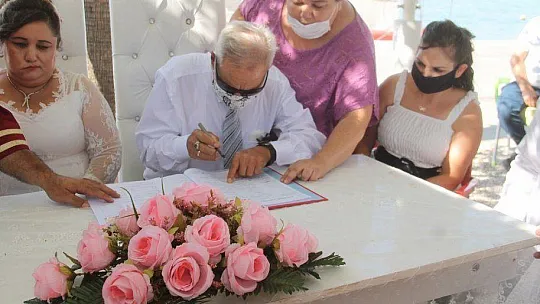 GÖRME ENGELLİ ÇİFT GÖNÜLLERİNİ BİRLEŞTİRDİ 