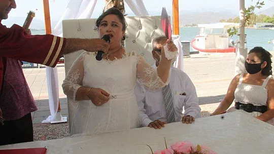 GÖRME ENGELLİ ÇİFT GÖNÜLLERİNİ BİRLEŞTİRDİ 