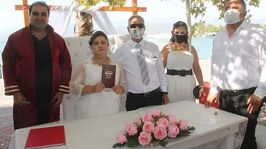 GÖRME ENGELLİ ÇİFT GÖNÜLLERİNİ BİRLEŞTİRDİ 