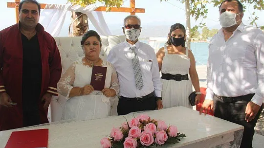 GÖRME ENGELLİ ÇİFT GÖNÜLLERİNİ BİRLEŞTİRDİ 