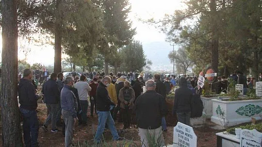 Özkaraca son yolculuğuna gözyaşları içinde uğurlandı