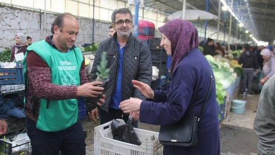 Öğretmenler Günü dolayısıyla fidan dağıttılar
