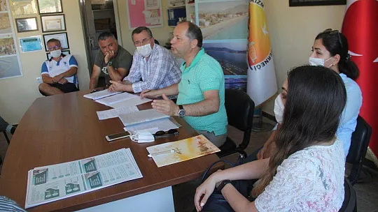 ÇALIŞ PLAJINDAKİ TURİZMCİLERE COVİD-19 BİLGİLENDİRİLMESİ