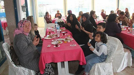 Altı Nokta'dan şehitlerimize saygı