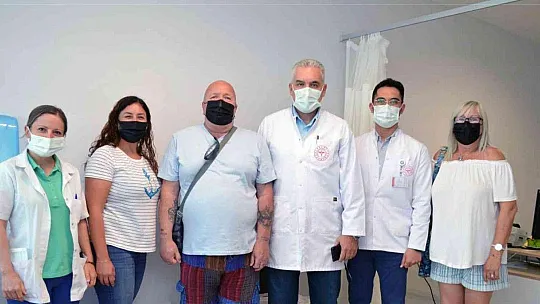 İngiliz hastadan Eğitim Araştırma Hastanesi'ne teşekkür ziyareti