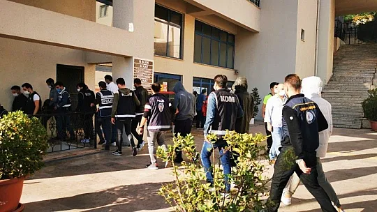 İnsan tacirlerinden 8'i tutuklandı