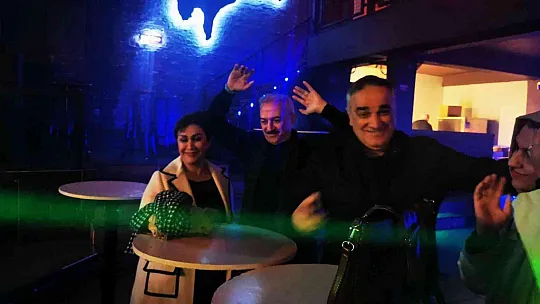 İranlılar Nevruz bayramını barlar sokağında kutladı
