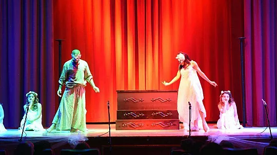 'Şirin' Ayakta Alkışlandı