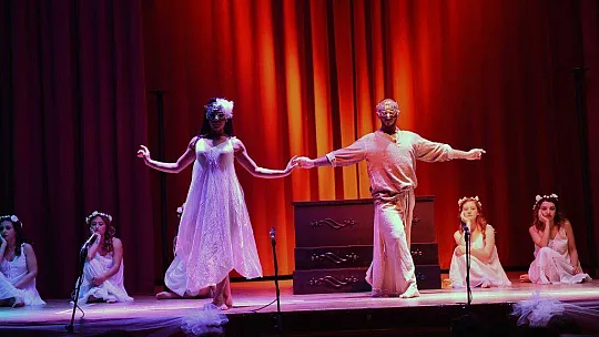 'Şirin' Ayakta Alkışlandı