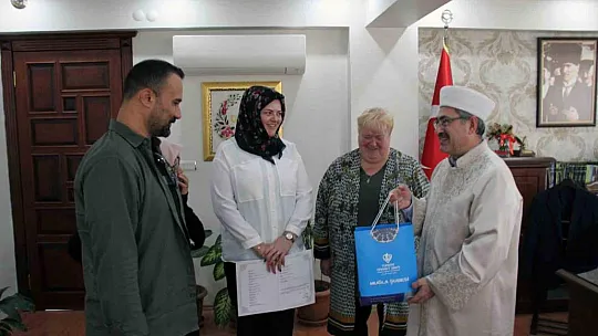 İrlandalı Stephanie İslam'ı seçerek Elif ismini aldı