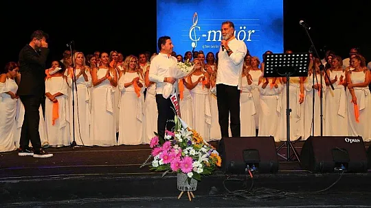 İş adamlarından oluşan C-Majör İş'ten Sesler Korosu durmak bilmiyor