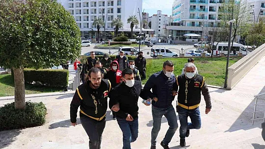 İş insanının aracına saldıranlardan ikisi tutuklandı