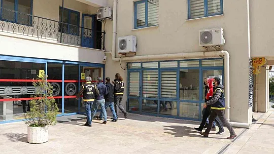 İş insanının aracına saldıranlardan ikisi tutuklandı