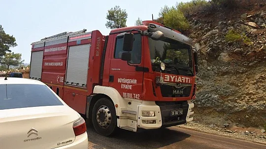 İspanyol yangın söndürme uçakları Köyceğiz'e müdahale ediyor