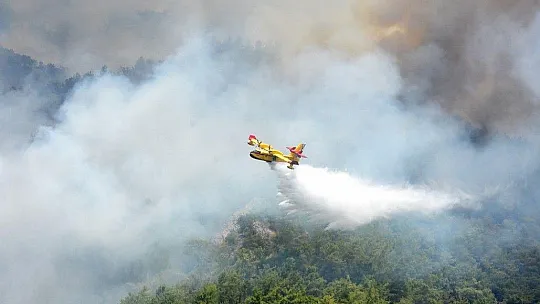 İspanyol yangın söndürme uçakları Köyceğiz'e müdahale ediyor