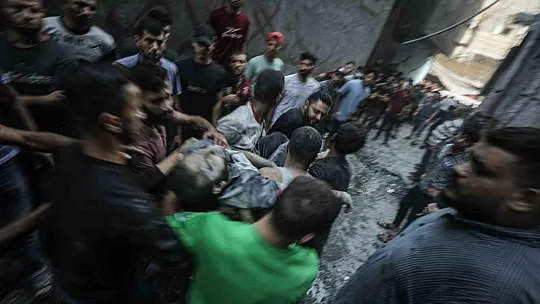 İsrail savaş uçakları Al-Shati mülteci kampını vurdu: 10 ölü