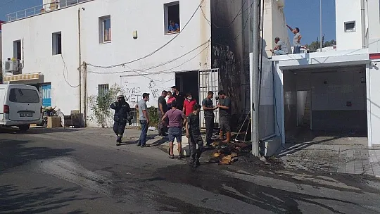 İşyerleri arasında çıkan yangın büyümeden söndürüldü