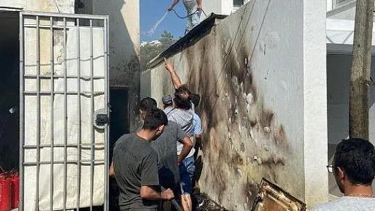 İşyerleri arasında çıkan yangın büyümeden söndürüldü