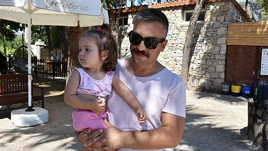 İtfaiyeciler yangınlarda canla başla mücadele ettikleri Marmaris'te bu kez tatil yaptı