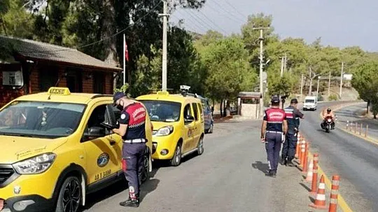 Jandarma Bin 894 kişi ve işletmeyi denetledi