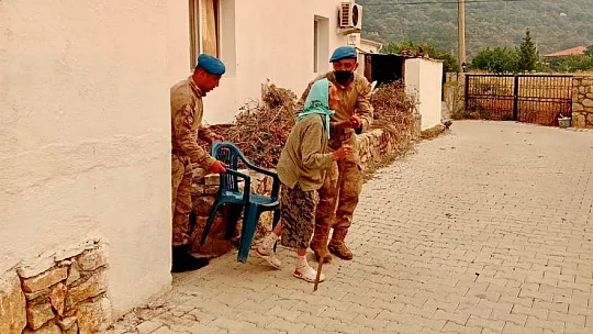 Jandarma ekipleri Datça'daki orman yangını için topyekün seferber oldu