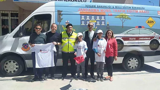 Jandarmadan öğrencilere trafik eğitimi