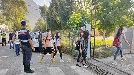 Jandarmadan trafik ve maske-mesafe denetimi