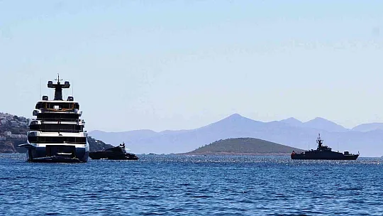 Joe Lewis'in 150 milyon dolarlık yatı Bodrum'a demir attı