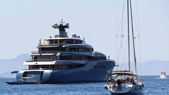 Joe Lewis'in 150 milyon dolarlık yatı Bodrum'a demir attı