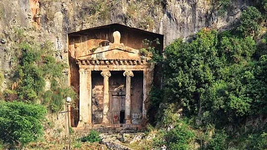 Aminthas Kaya Mezarları 