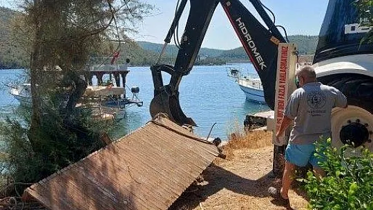 Kaçak iskelelerin yıkımına başlandı