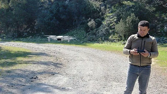 Kaçan keçilerini drone ile arayıp buluyor