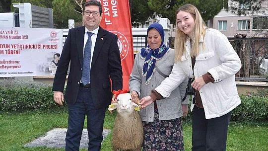 KADIN ÜRETİCİLERE 400 KOYUN VE 16 KOÇ DAĞITILDI