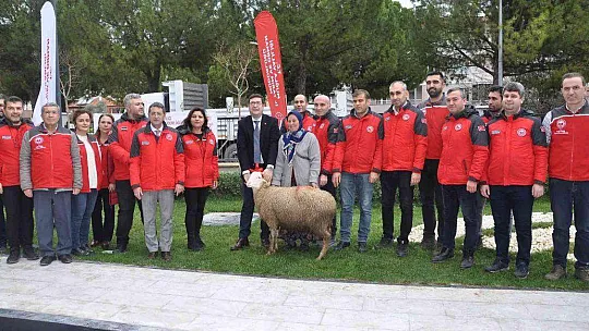 KADIN ÜRETİCİLERE 400 KOYUN VE 16 KOÇ DAĞITILDI
