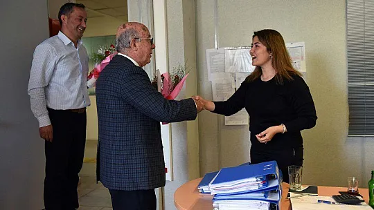 Fethiye Belediyesi'nden Kadın Personele Çiçek