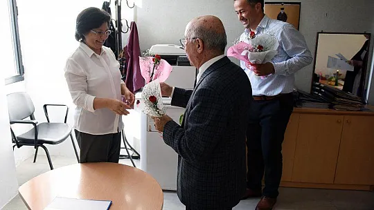 Fethiye Belediyesi'nden Kadın Personele Çiçek