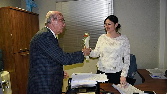 Fethiye Belediyesi'nden Kadın Personele Çiçek